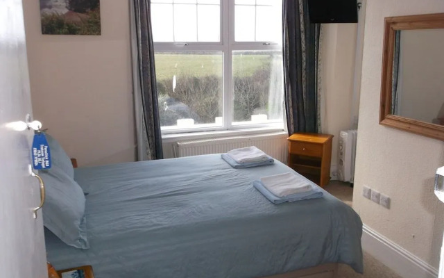 Trenowan B and B