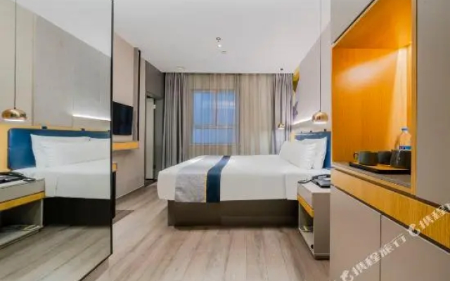 Homeinn Selected  (Shanghai Bund Nanjing Road Pedestrian Street Subway Station)