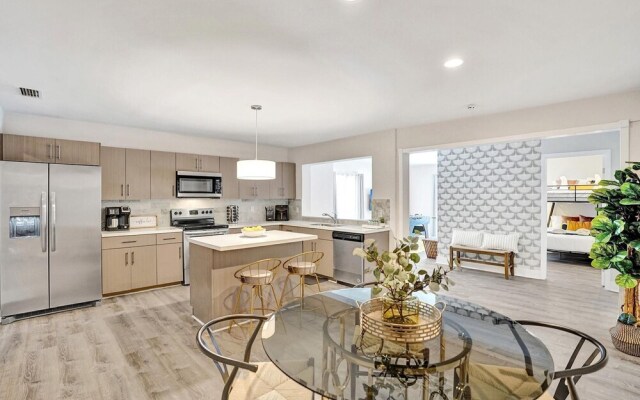 7 Br Home with Pool Gameroom & Soccer