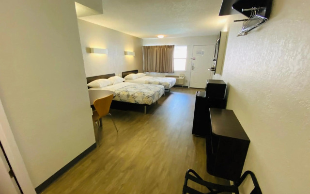 Motel 6 Boerne, TX
