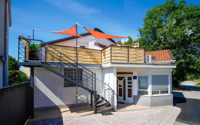 Ena 1 Trinajsti i in Trinajsti i