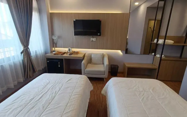 Adia Convention Center Hotel