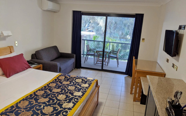Novena Palms Motel