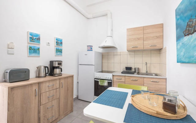Cloudkeys Spacious Family Home in Thisio