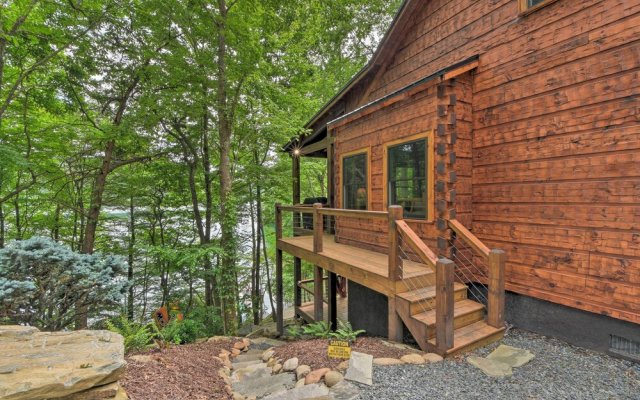 Lakefront Lodge W/decks, Hot Tub, Game Room & More