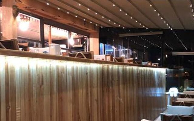 Mavi Yaka Otel Cafe Restaurant