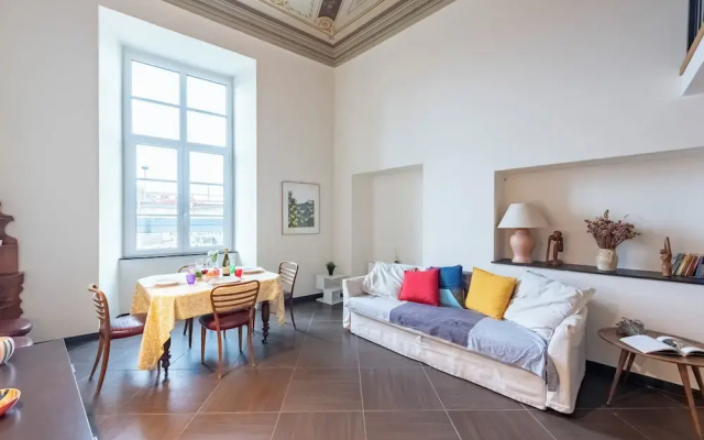 Beautiful Flat Next To Aquarium