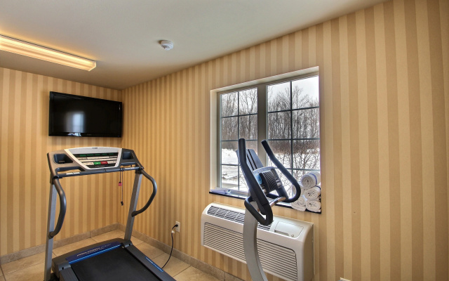 Cobblestone Inn & Suites - Brillion