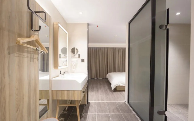 HanTing Premium Hotel (Yancheng Wanda Plaza Xihuan Road)