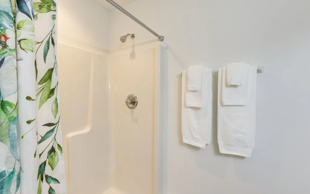 Tranquil Thomasville Retreat w/ Deck + Dining Area