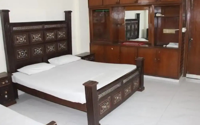 Decent Palace Hotel