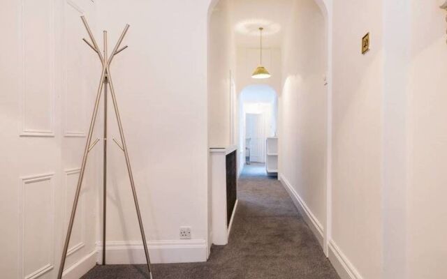 Oxford Circus Luminous Gem, Sleeps 4