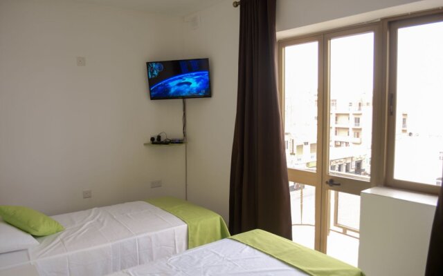 Reno's Restaurant & Guesthouse