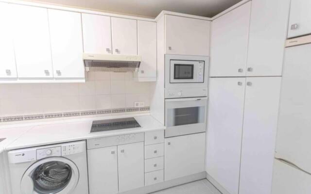 Brigth Apartment/2BED/2BATH/100m beach/Sea Views