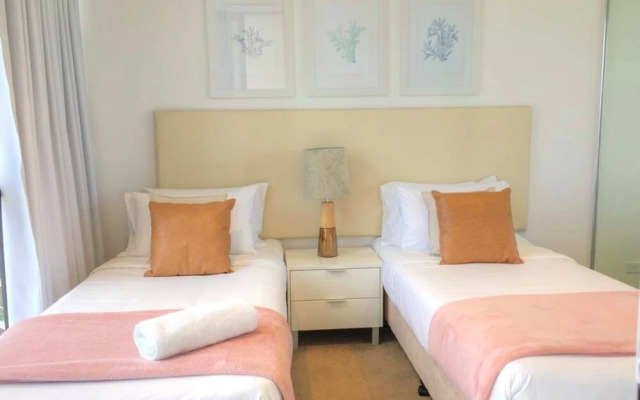 Broadbeach 2 Bedroom FREE WIFI, Netflix & Parking