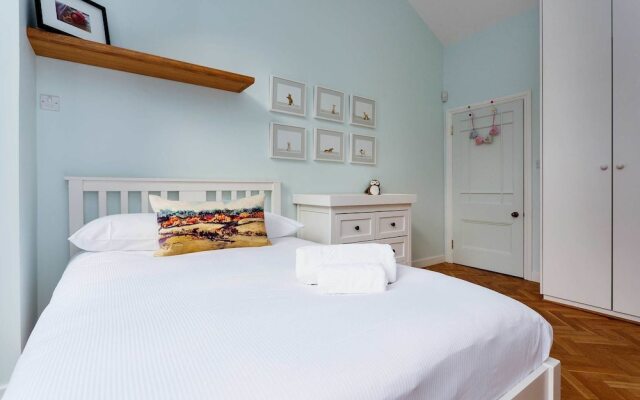 Veeve - The Coach House