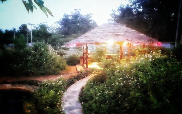 Chomnok Chommai Resort