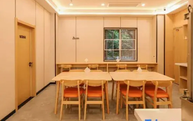 Qingmu Hotel (Wuhu Baoneng Ruicheng)