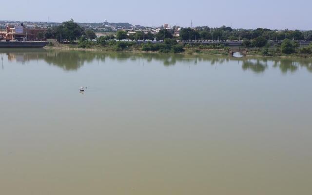 Hotel Shiv lake