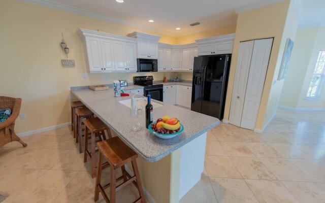 Quiet Palms Apartment 3