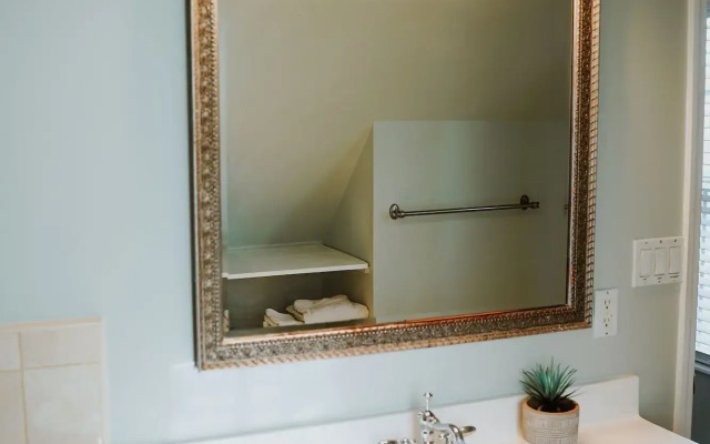 Shangri-La Boutique Bed & Breakfast