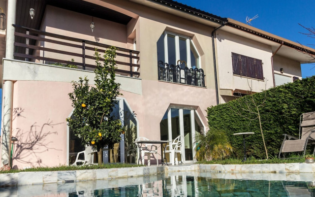 Guest H4U Villa Garden Pool