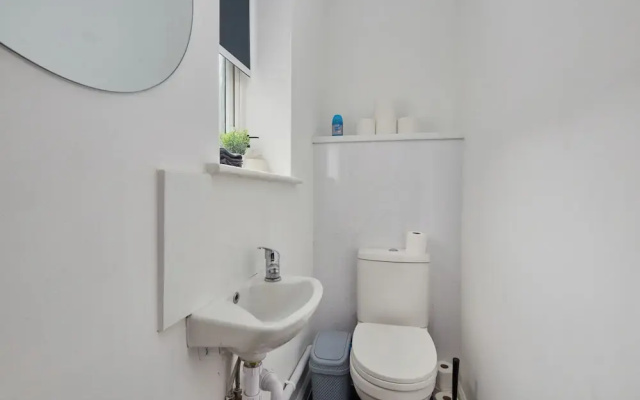 4 Bedroom, Free Parking, Contractors & Families