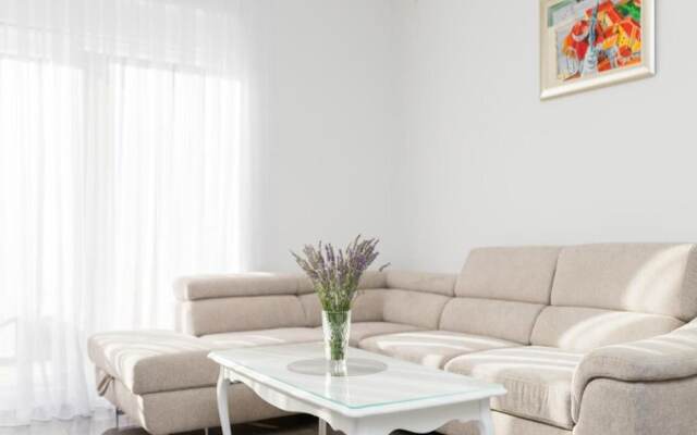 Mihael Holiday House