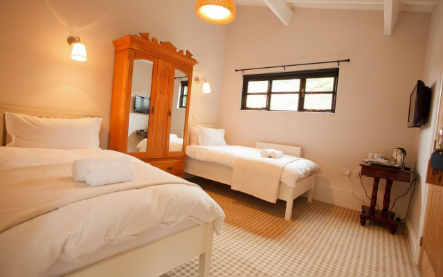 Creeksea Place Barns