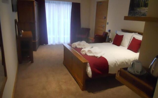 Riverside Caravan & Camping Park
