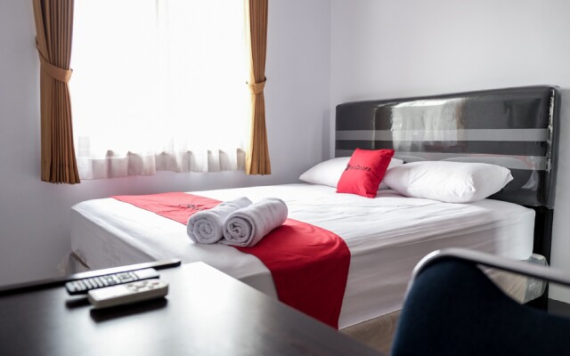 RedDoorz near Supermall Karawaci 2