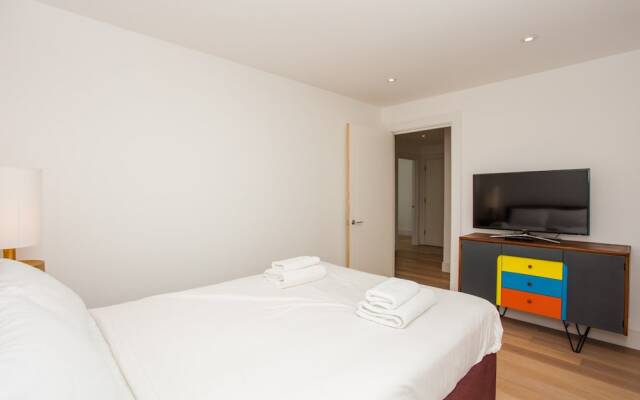 Three Bedroom Flat In Shoreditch With Large Balcony