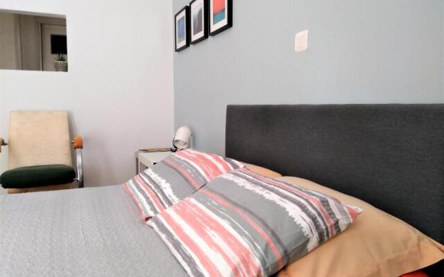 Athens Pangrati modern apt 10min to metro