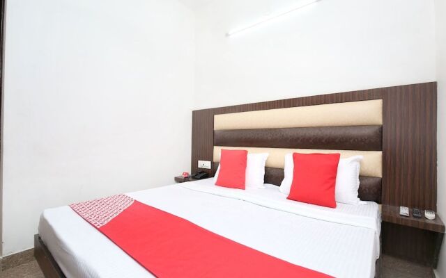 OYO 15863 Hotel Royal Vij
