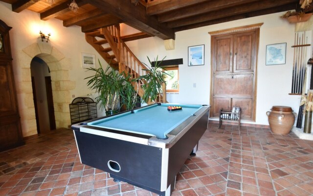 Beautiful Holiday Home with Heated Pool in Cazals France