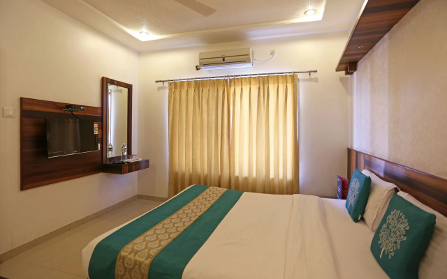 OYO 8190 Hotel Satyan Inn