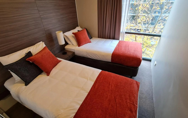 2BR 2Bath L4 Executive Apartment, in City Centre