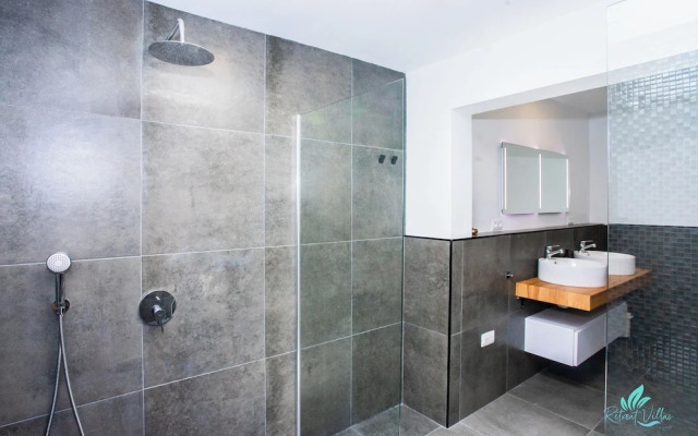 Gorgeous Newly Renovated 4-bedroom Villa!