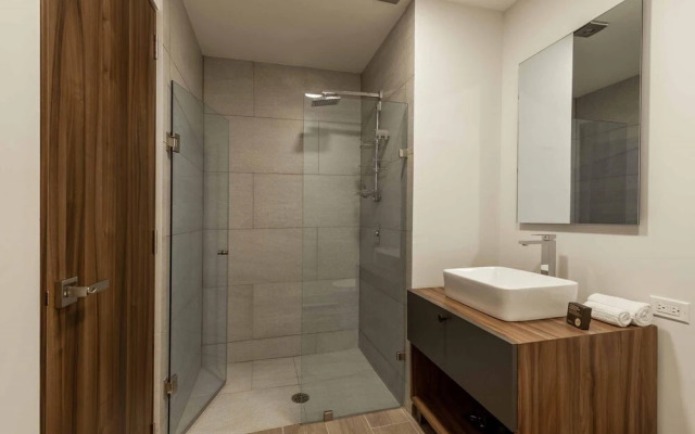 Casai Roma 1 BR Central Studio