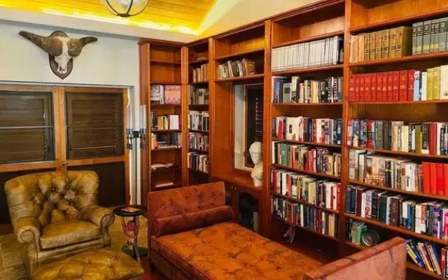 Luxury 7BR Waterfront Villa w Instaviews Boat