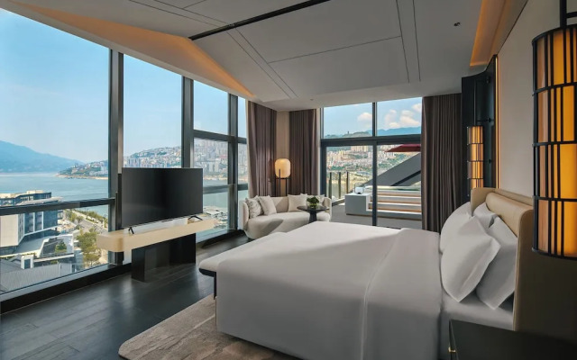 Hualuxe Chongqing Wushan by IHG