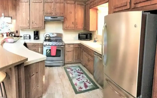 Woodsy 'a' Frame 3 Bedroom Cabin by RedAwning