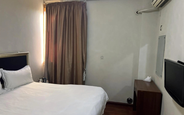 Shengtang Business Hotel