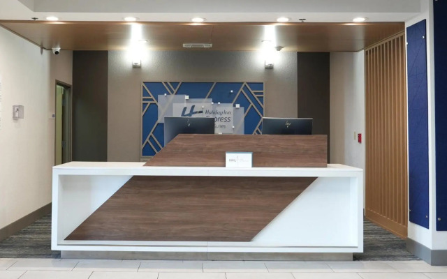 Holiday Inn Express & Suites Dallas Southwest-Cedar Hill by IHG