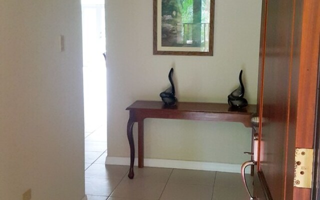 2 Bed Apt with Balcony at Runaway Bay