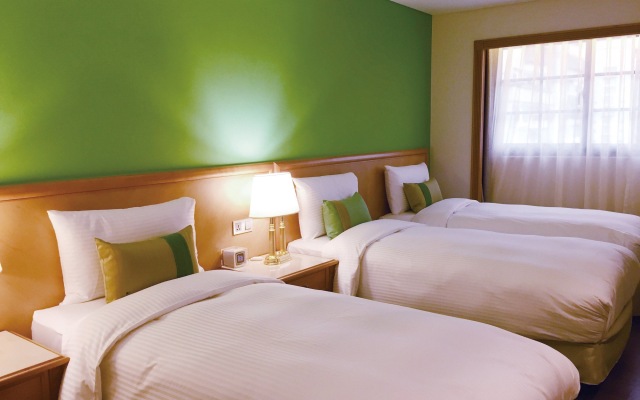 Green World Triplebeds Hotel