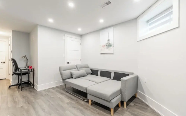 GLOBALSTAY Modern Basement In DT Toronto