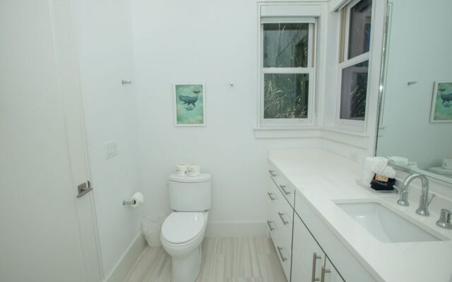 Seabreeze 5 Bedroom Home by RedAwning