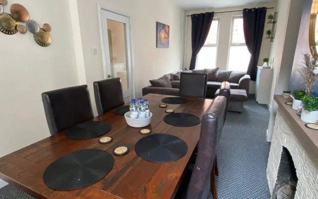 4BR House Popular Ravenhill Road