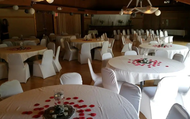 The Round Barn Lodge